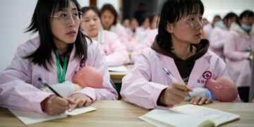 El régimen chino pidió a las mujeres que tengan más hijos, pero su población sigue cayendo