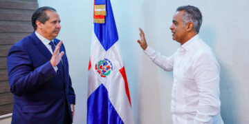 Juramentan a Víctor Atallah como nuevo ministro del Ministerio de Salud