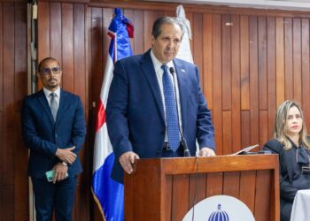 Víctor Atallah asume como ministro de Salud Pública