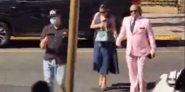 Momento en el que Yailin La Más Viral llega a audiencia de medida de coerción contra Tekashi