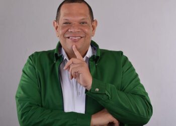 Delincuentes penetran vivienda del alcalde Carlos Guzmán cargando con pertenencias personales