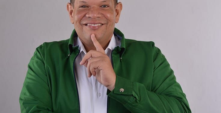 Delincuentes penetran vivienda del alcalde Carlos Guzmán cargando con pertenencias personales