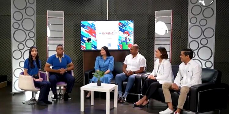 Estudiantes del politécnico Padre Joaquim Rosselló conducen programa “INABIE más cerca de ti”