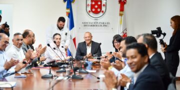 Ulises Rodríguez presenta sus propuestas  de gobierno municipal al empresariado de Santiago