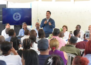 Wellington Arnaud presenta proyecto de saneamiento de la cañada La Pava en Nizao