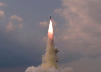 Corea del Norte aumenta la tensión en el Pacífico: el régimen de Kim Jong-un lanza nuevos misiles