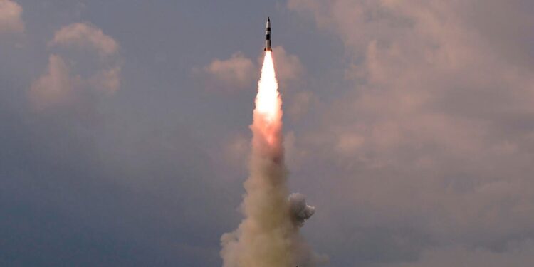 Corea del Norte aumenta la tensión en el Pacífico: el régimen de Kim Jong-un lanza nuevos misiles