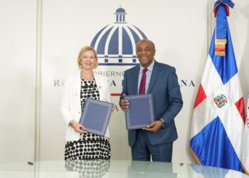 Ministerio de Energía y Minas y el PNUD firman acuerdo  para electrificar viviendas rurales en la RD