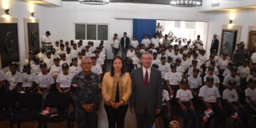 Policía  Comunitaria realizó charla titulada “Duarte Constitución y Símbolos Patrios” en Instituto Duartiano