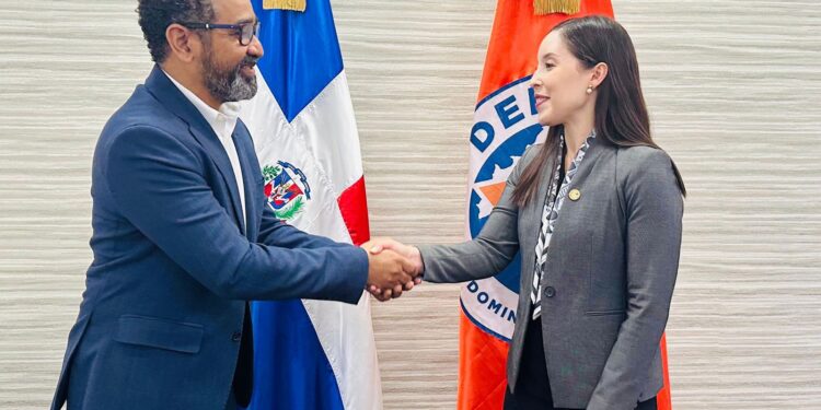 Oficial de la Embajada de EEUU en RD felicita el trabajo y compromiso de la Defensa Civil