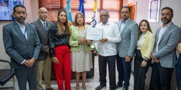 Reconocen a Migración como institución pública que ha fomentado la capacitación y formación de servidores