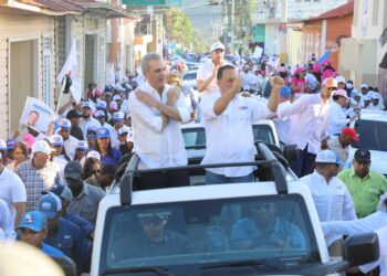 Abinader encabezó caravana con candidatos municipales de Sabana Larga y San José de Ocoa