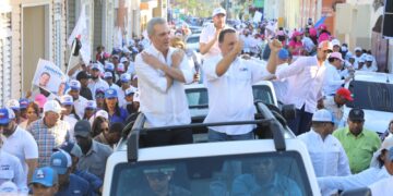 Abinader encabezó caravana con candidatos municipales de Sabana Larga y San José de Ocoa
