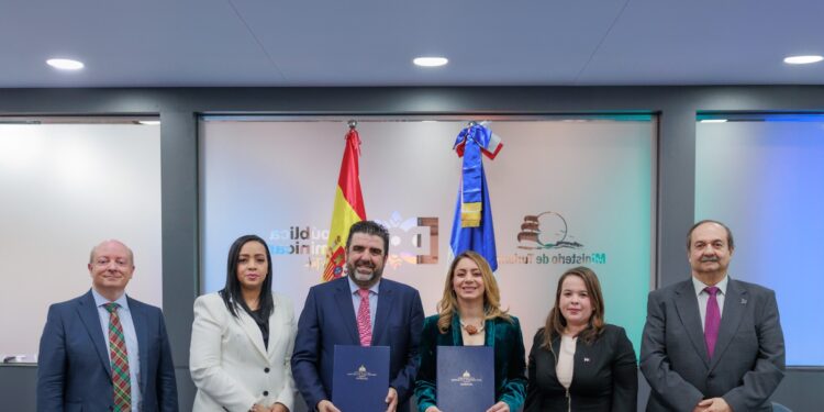 Programa Supérate firma convenio con Asociación de Hostelería y Turismo de Toledo, España