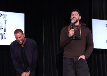 Bad Bunny aparece de sorpresa en una universidad de Miami