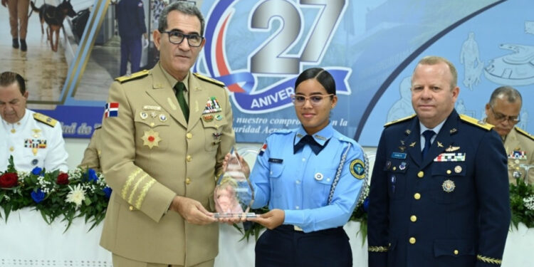 CESAC concluye con graduación actividades conmemorativas por vigésimo séptimo aniversario