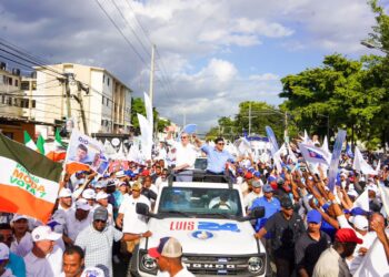 Multitud desborda las calles de SDE en apoyo a Dío Astacio y Luis Abinader