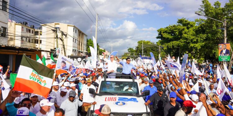 Multitud desborda las calles de SDE en apoyo a Dío Astacio y Luis Abinader