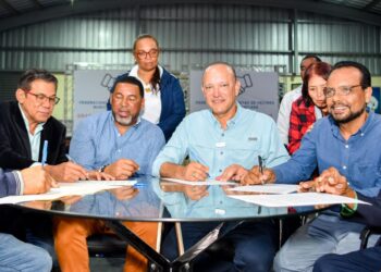 Ulises Rodríguez y más de 400 juntas de vecinos acuerdan trabajar por el desarrollo de Santiago