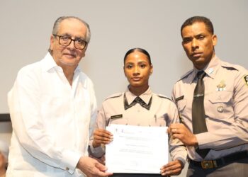 Gradúan policías en servicio con programa académico complementario