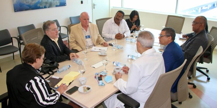 Acuerdo IMAHELPS y Ciudad Sanitaria Luis E. Aybar llevará a médicos y enfermeras de RD a capacitarse en EE.UU