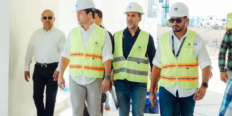 Ministro Bonilla supervisa etapa final de construcción de las extensiones de la UASD en Baní y Azua