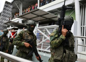 Liberan a 170 funcionarios penitenciarios que permanecían retenidos en Ecuador