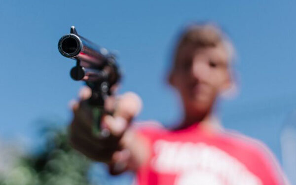 Detienen a un adolescente armado que intentó disparar a un profesor en Ecuador