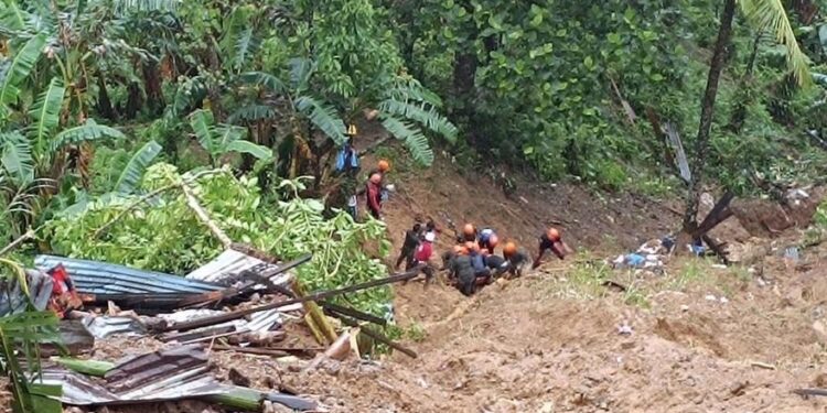 Al menos diez muertos, entre ellos cinco niños, por una avalancha en Filipinas