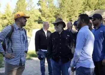 Inspeccionan  readecuación de infraestructura en áreas protegidas visitadas por turistas que llegan a Pedernales