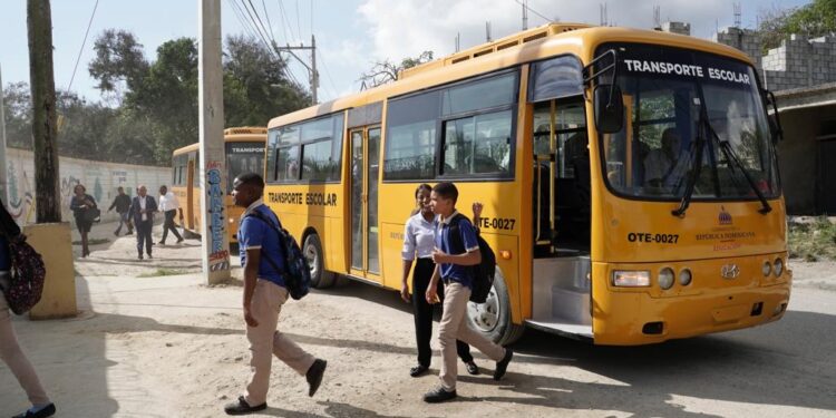 Vicepresidente de Seguros Reservas: cada estudiante de escuela pública tiene seguro de accidentes personales