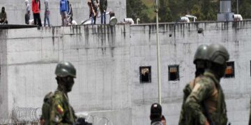Suben a tres los presos muertos durante motines carcelarios de Ecuador