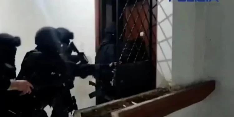 29 detenidos en operativo contra la mafia albanesa en Ecuador y en España