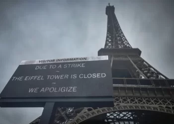 La torre Eiffel está cerrada este lunes por una huelga que podría prolongarse