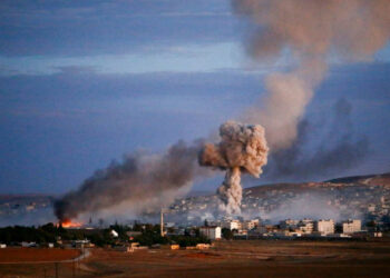 EE.UU. lanza bombardeos en Irak y Siria en represalia por ataque que mató a tres de sus soldados