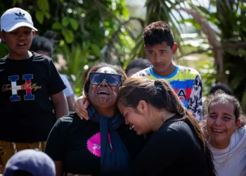 Familiares de víctimas en derrumbe en mina ilegal en Venezuela denuncian que fue provocado