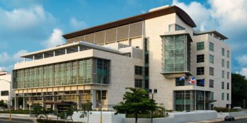 MP logra prisión preventiva contra tres hombres por homicidio a balazos de otro en Montecristi