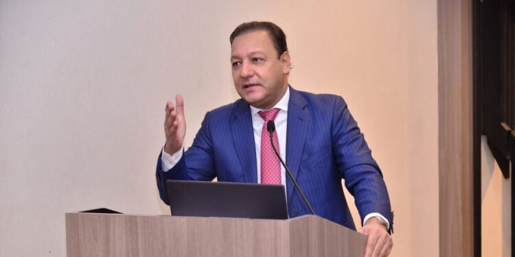 "Abinader no va a ganar ni en primera ni en segunda vuelta", asegura Abel Martínez