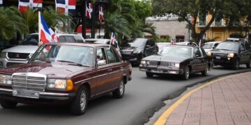 Invitan disfrutar el domingo exhibición y desfile autos antiguos