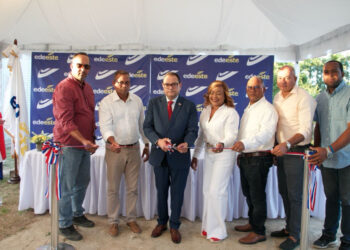 Edeeste lleva electricidad a la comunidad La Paloma en San Pedro de Macorís