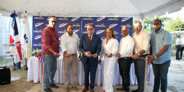 Edeeste lleva electricidad a la comunidad La Paloma en San Pedro de Macorís