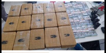 PN ocupa 30 kilos de cocaína en  Club de diversión en el sector El Almirante; apresa a dos hombres