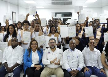 Medio Ambiente e Infotep certifican 144 guardaparques y guías ecoturísticos en Pedernales