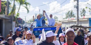 Raquel Peña recorre con candidatos municipales del PRM la provincia Duarte