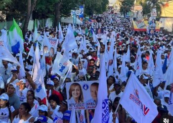 Nelson de la Rosa asegura impulsará desarrollo de San Cristóbal en multitudinario acto de cierre de campaña