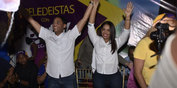 Miembros de comité de base e intermedio del PLD en SDN llaman a votar por Betty Gerónimo