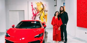 Avèle presentó su “Gala Ferrari” para celebrar el estreno de la película de Michael Mann, “Ferrari”
