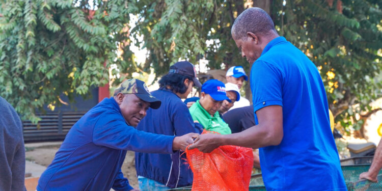 Inespre beneficia a decenas de residentes en Santiago