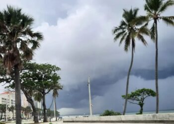 Nublados desde horas matutinas con aguaceros, tronadas aisladas y ráfagas de viento en varias regiones