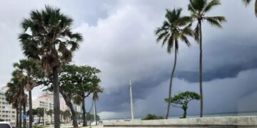 Nublados desde horas matutinas con aguaceros, tronadas aisladas y ráfagas de viento en varias regiones